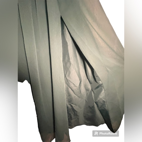 David’s bridals, white vera wedding bridesmaid dress in green - Picture 5 of 5